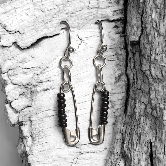 5 For $25💫Small Silver Safety Pin Punk Dangles  Earrings - Picture 4 of 5